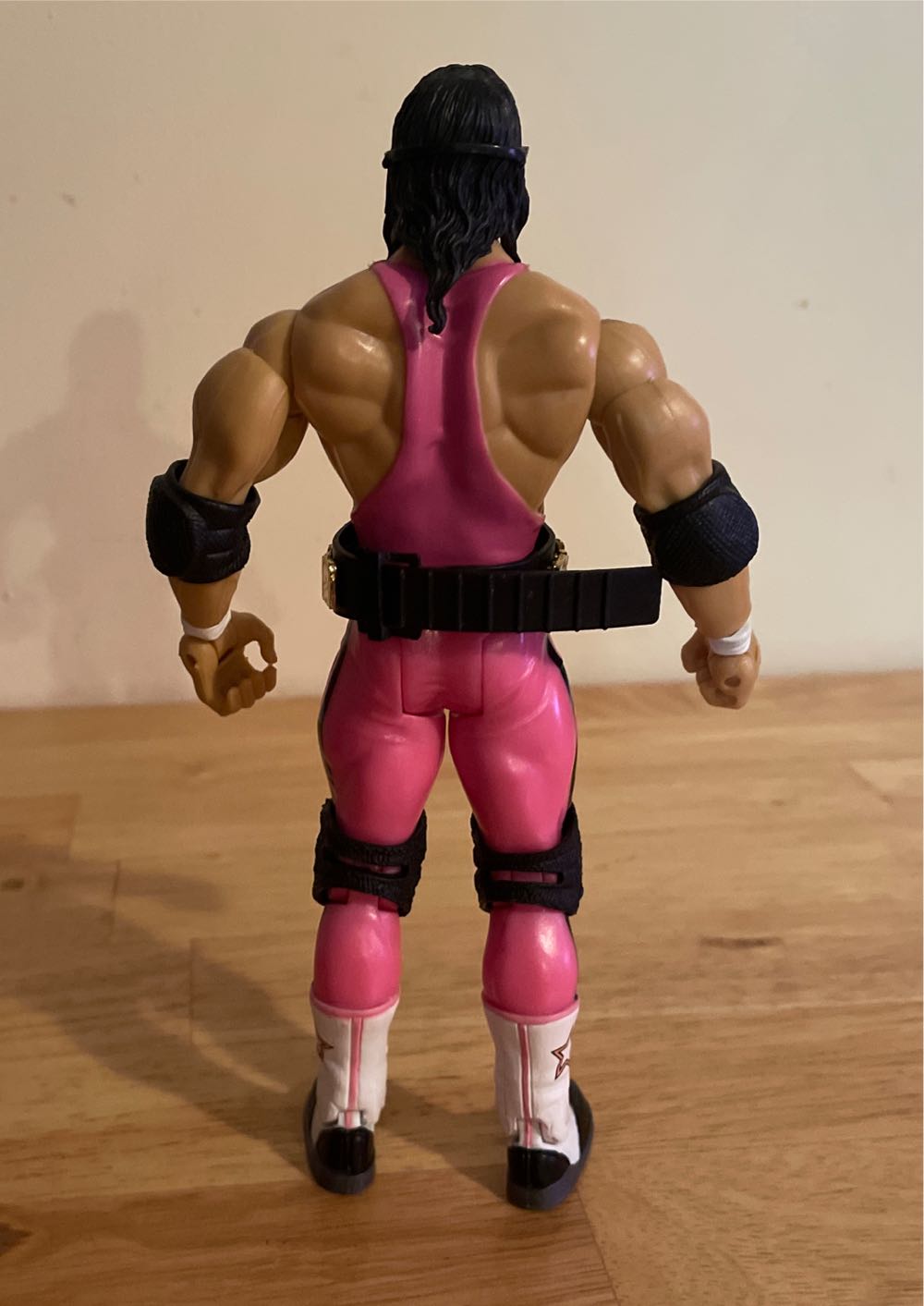 Bret “Hit Man” Hart - WWE Jakks Pacific Classic Superstars (WWE Jakks Pacific Classic Superstars Series 3 Packs Series 4) action figure collectible - Main Image 2