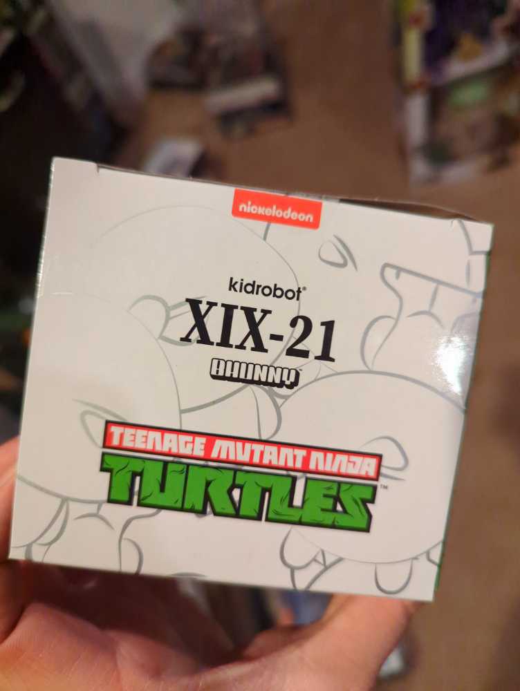 TMNT - Shredder - Vinyl Figure - Kidrobot (Teenage Mutant Ninja Turtles) action figure collectible [Barcode 883975171803] - Main Image 3