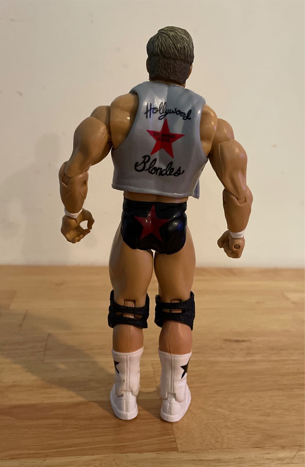 “The Hollywood Blondes” “Flyin’” Brian Pillman - WWE Jakks Pacific Classic Superstars (WWE Jakks Pacific Classic Superstars Series 2 Packs Series 6) action figure collectible - Main Image 2