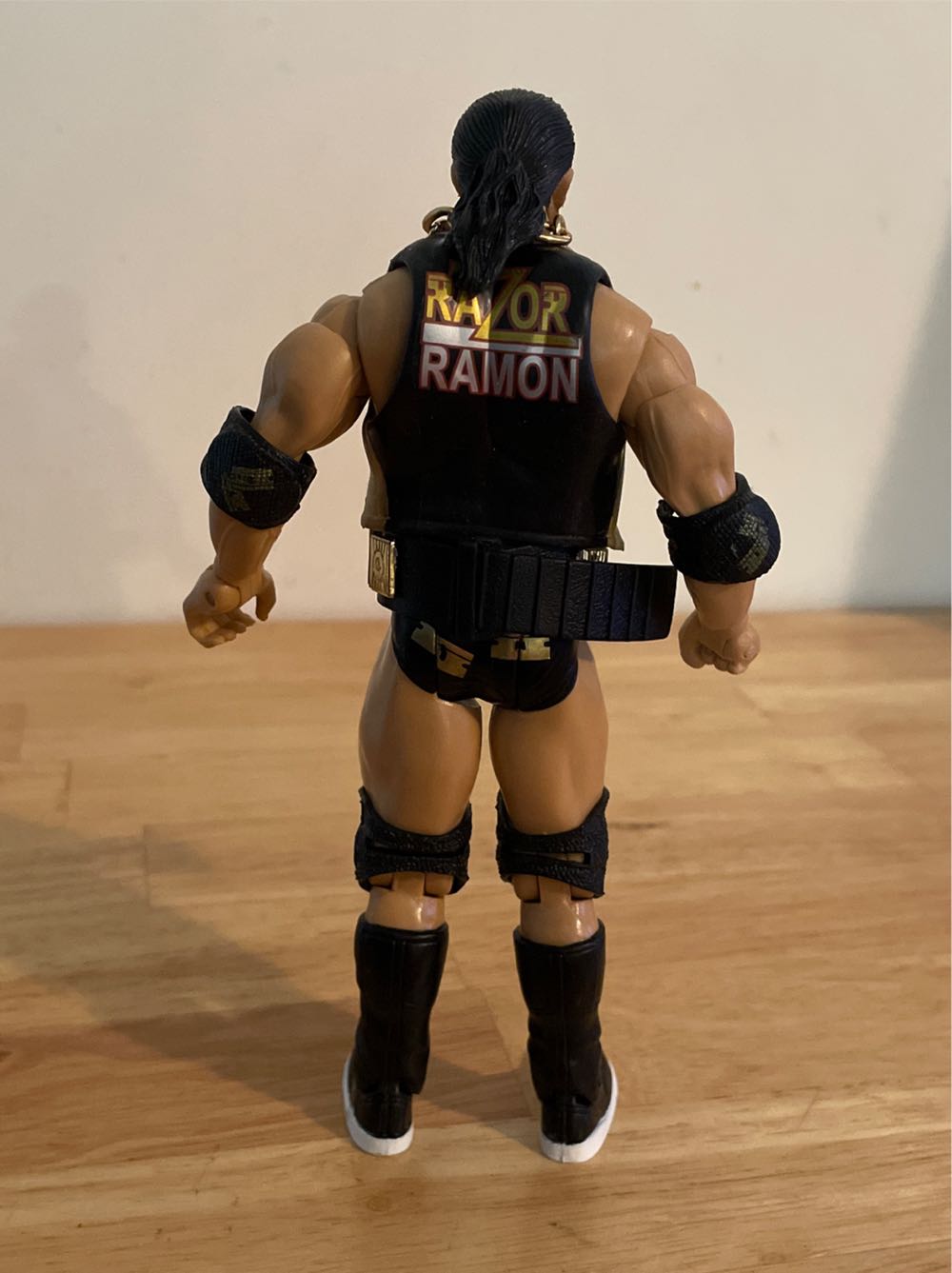 Razor Ramon - WWE Jakks Pacific Classic Superstars (WWE Jakks Pacific Classic Superstars Series 2 Packs Ringside Collectibles Exclusive) action figure collectible - Main Image 2