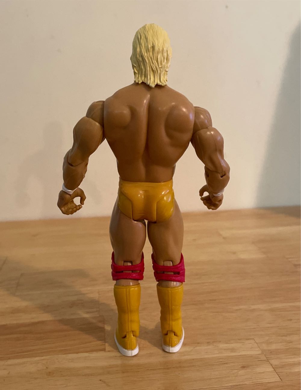 Hulk Hogan - WWE Jakks Pacific Classic Superstars (WWE Jakks Pacific Classic Superstars Series 2 Packs Series 5) action figure collectible - Main Image 2