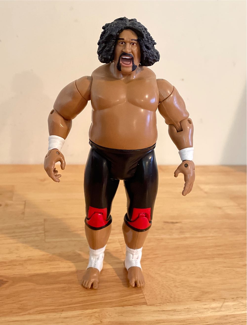 “Wild Samoans” Afa - WWE Jakks Pacific Classic Superstars (WWE Jakks Pacific Classic Superstars Series 3 Packs Series 6) action figure collectible - Main Image 3