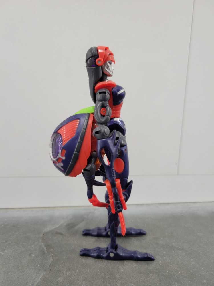 Crystal Widow VS Oil Slick and  - Hasbro (Universe) action figure collectible - Main Image 3