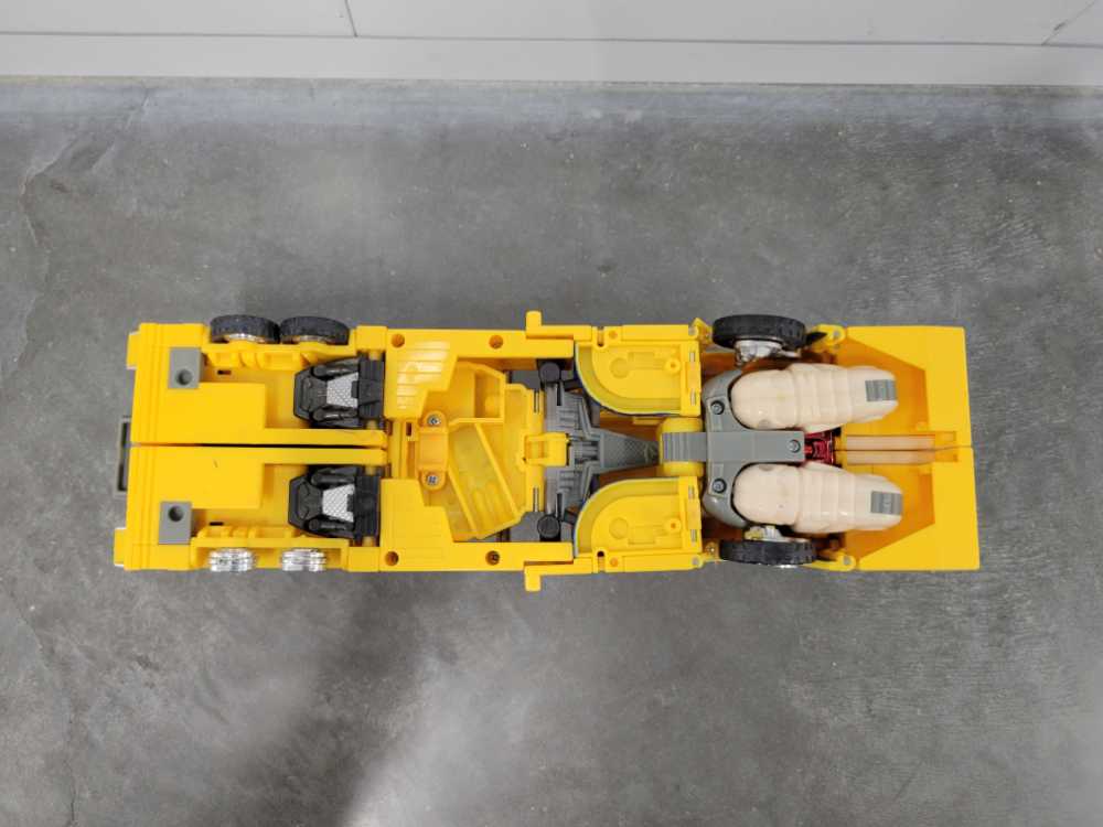 Optimus Prime Sam’s Club (Vehicle Mode) - Hasbro (Universe) action figure collectible - Main Image 4