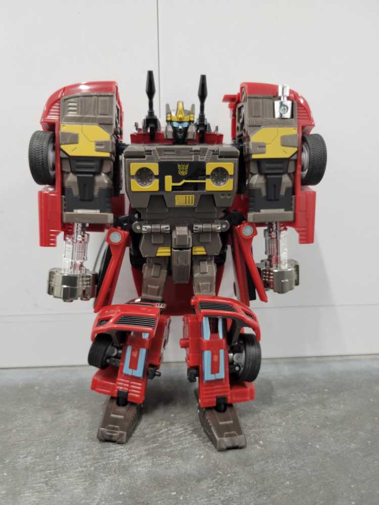 Rumble Robot Mode Wal-Mart  - Hasbro (Alternators) action figure collectible - Main Image 2