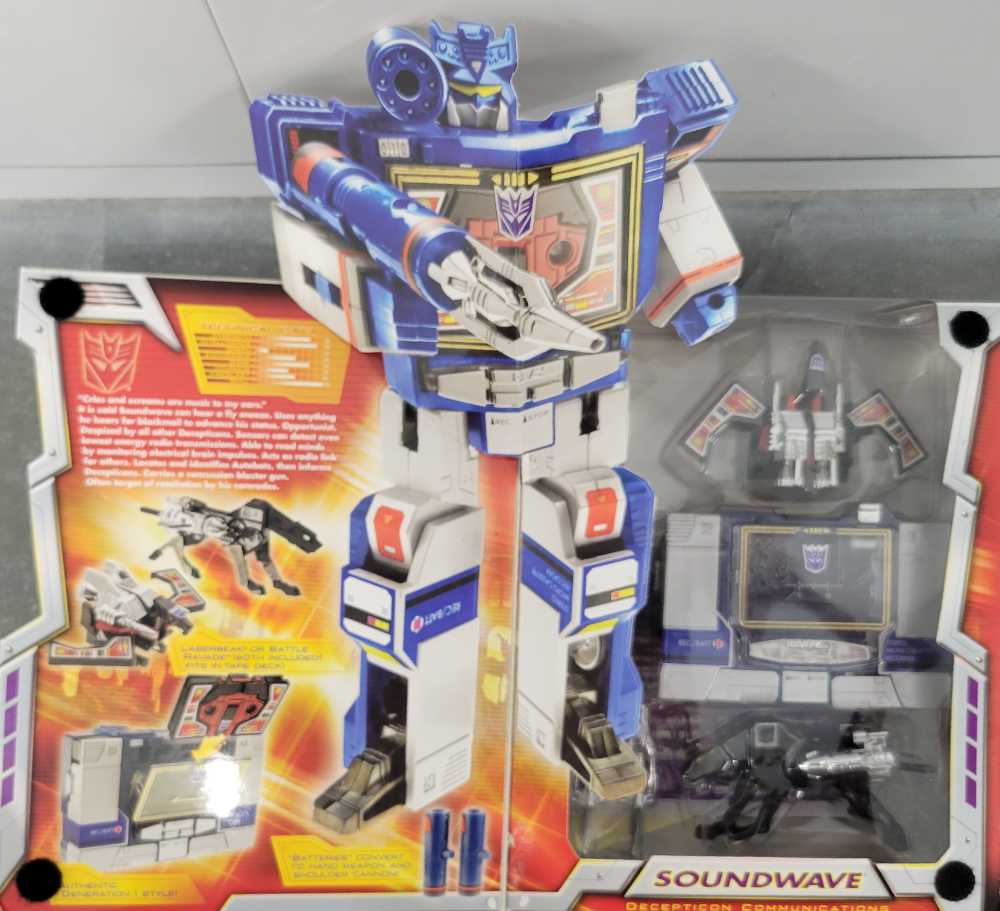 Soundwave Toys"R"Us  - Hasbro (Reissue) action figure collectible - Main Image 4