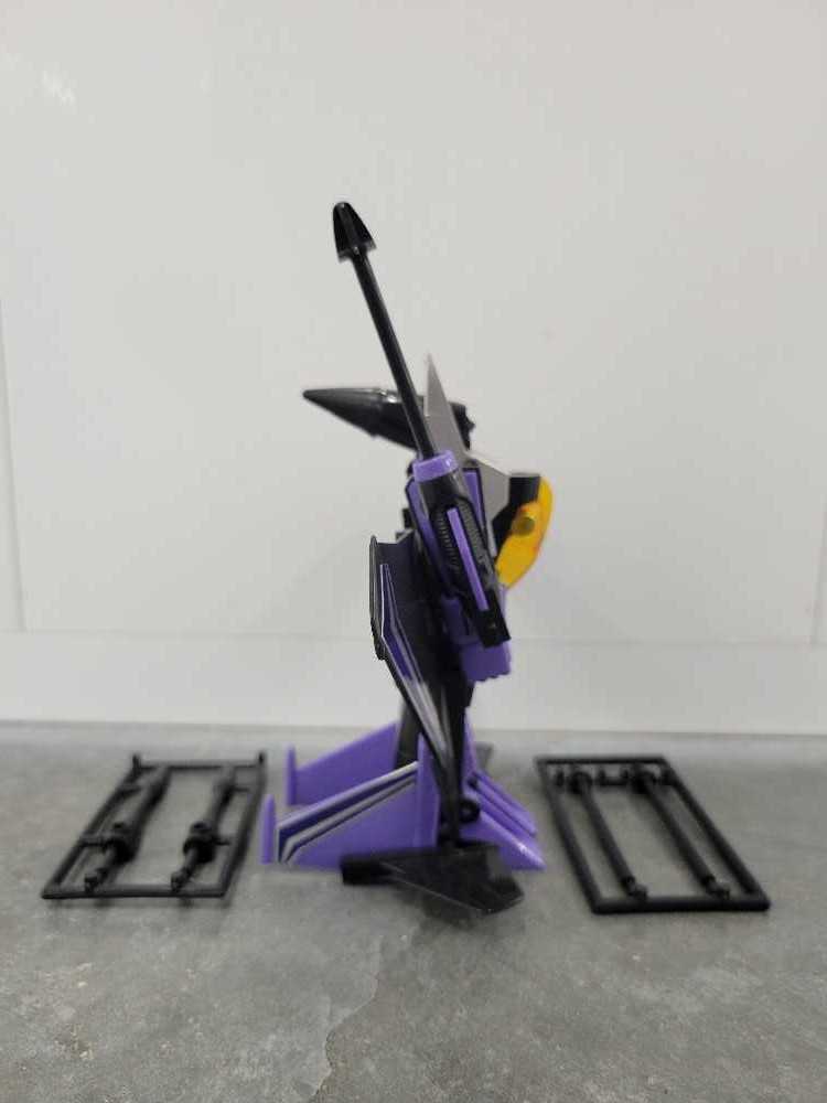 Skywarp (Robot Mode) - Hasbro (Reissue) action figure collectible - Main Image 3