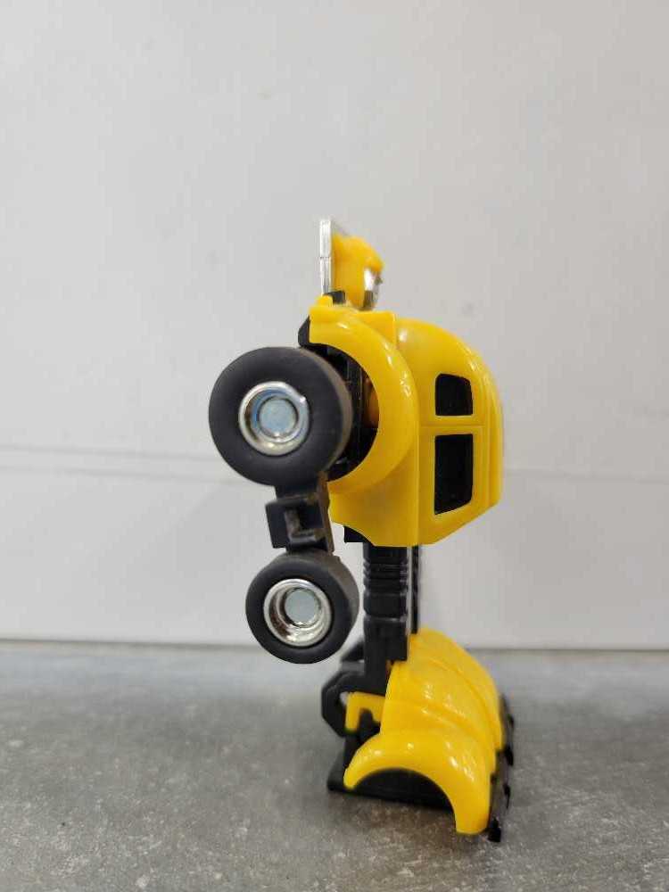 Bumblebee Encore (Robot Mode) And Minions 5 Pack - Takara (Encore) action figure collectible - Main Image 2