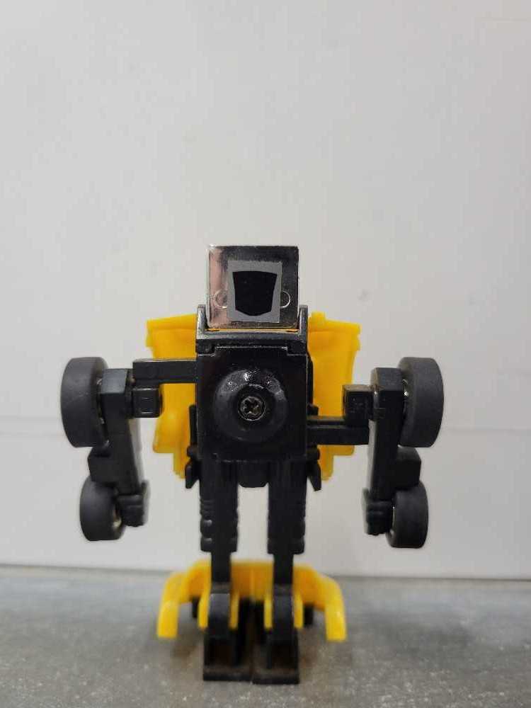 Bumblebee Encore (Robot Mode) And Minions 5 Pack - Takara (Encore) action figure collectible - Main Image 3