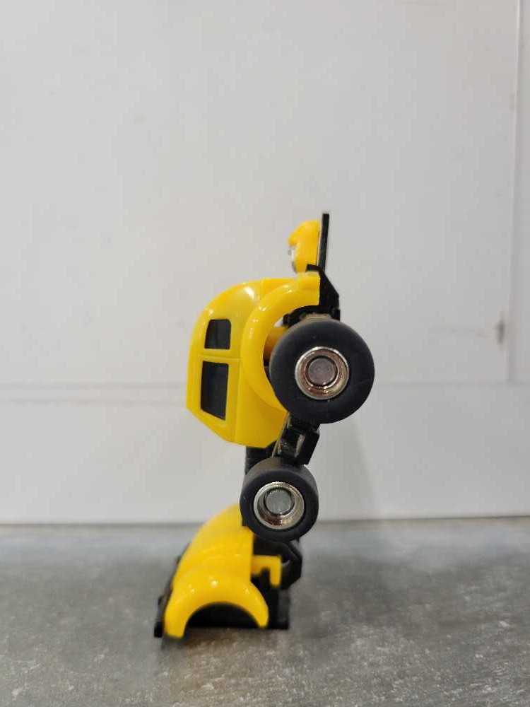 Bumblebee Encore (Robot Mode) And Minions 5 Pack - Takara (Encore) action figure collectible - Main Image 4