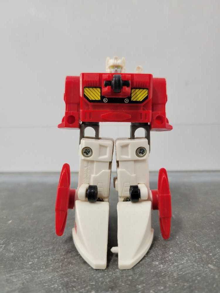 Waver Wingwaver Landcross - Takara Tomy (Transformers G1) action figure collectible - Main Image 2