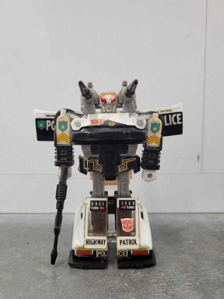 Prowl Toys"R"Us (Robot Mode) - Hasbro (Reissue) action figure collectible - Main Image 2