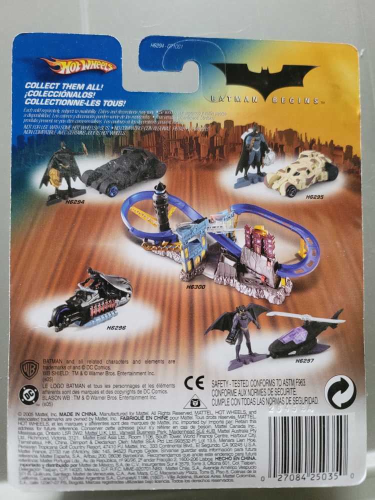 Batcycle - Mattel (Hot Wheels) action figure collectible [Barcode 027084250350] - Main Image 2