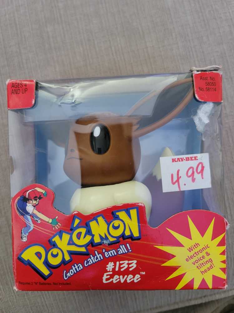 Eevee - Hasbro (Pokémon) action figure collectible [Barcode 076930581148] - Main Image 1