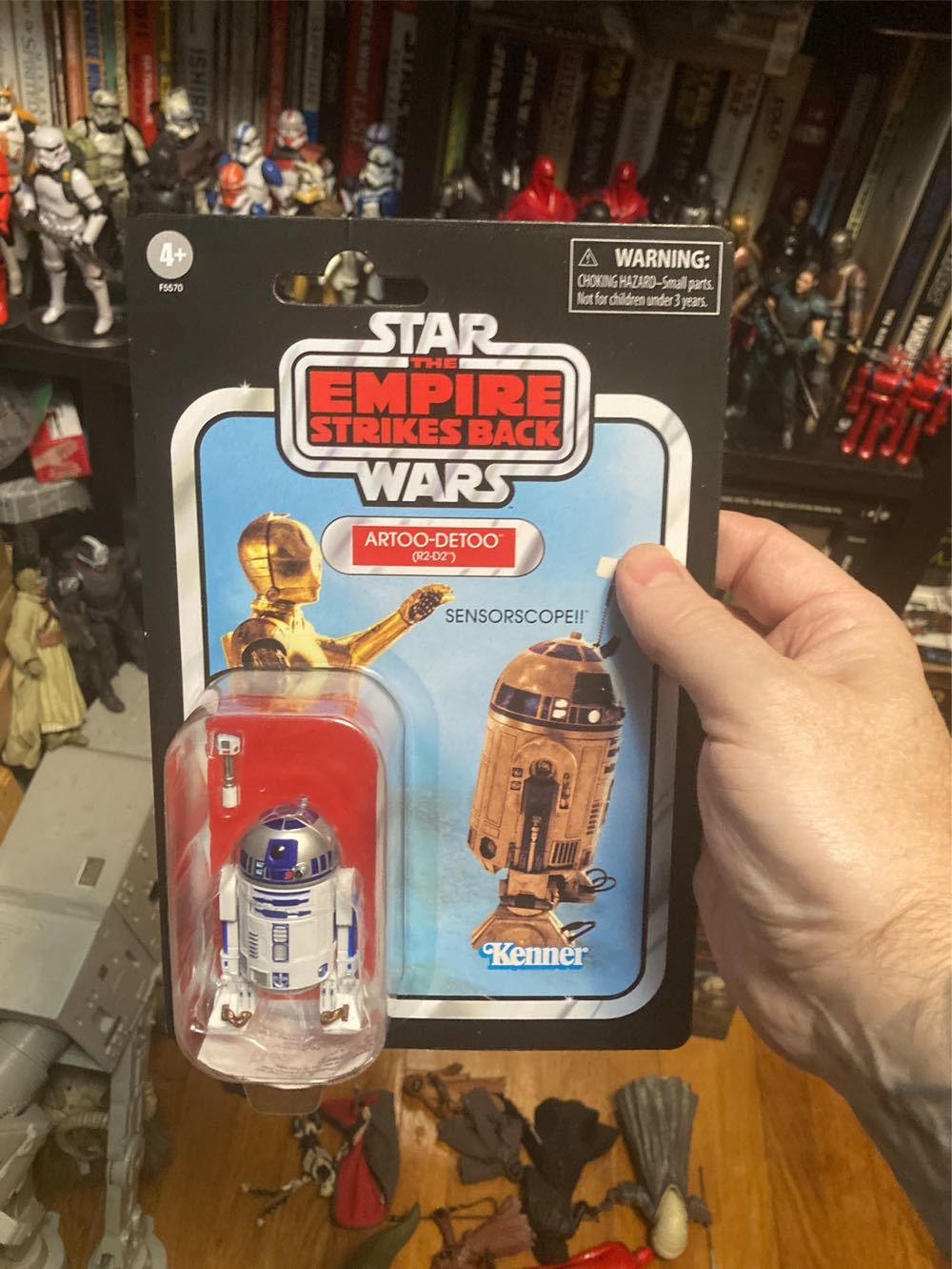 ARTOO-DETOO (R2-D2) - Hasbro (Star Wars The Vintage Collection) action figure collectible [Barcode 5010993968411] - Main Image 4