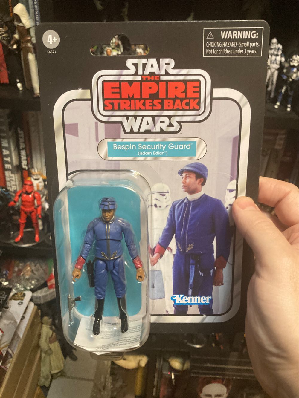 Carded Signed. VC239 ESB. Bespin Security Guard (Isdam Edian). Signed Quentin Pierre - Hasbro (Star Wars : The Empire Strikes Back) action figure collectible [Barcode 5010994175474] - Main Image 4