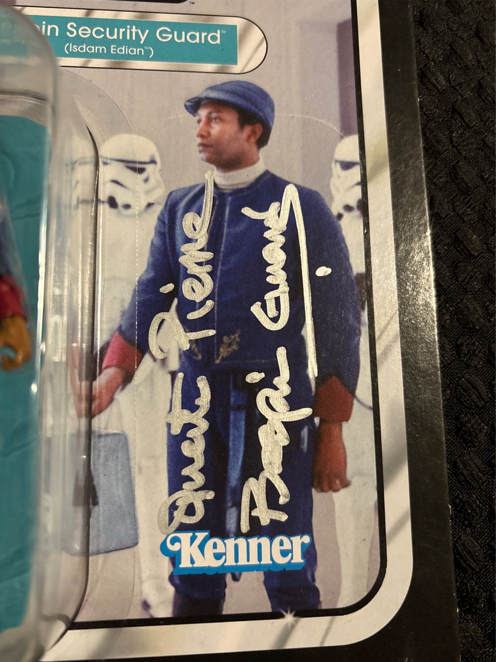 Carded Signed. VC239 ESB. Bespin Security Guard (Isdam Edian). Signed Quentin Pierre - Hasbro (Star Wars : The Empire Strikes Back) action figure collectible [Barcode 5010994175474] - Main Image 5