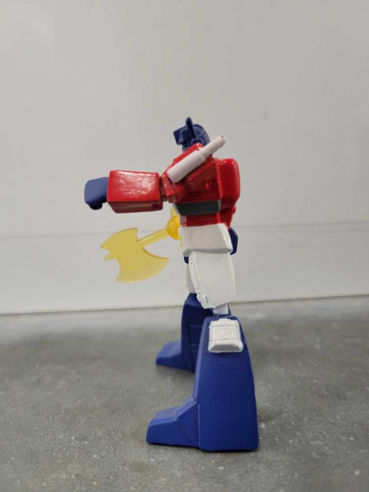 Optimus Prime With Axe - Hasbro (Heroes Of Cybertron SCF) action figure collectible - Main Image 4