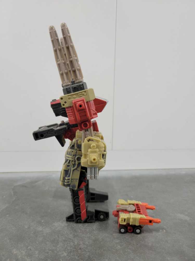 Blackout With Demolishor 1st Vehicle Mode) - Hasbro (Armada) action figure collectible - Main Image 2