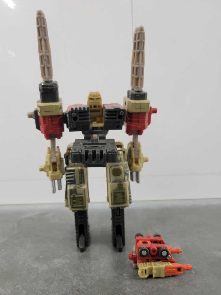 Blackout With Demolishor 1st Vehicle Mode) - Hasbro (Armada) action figure collectible - Main Image 4