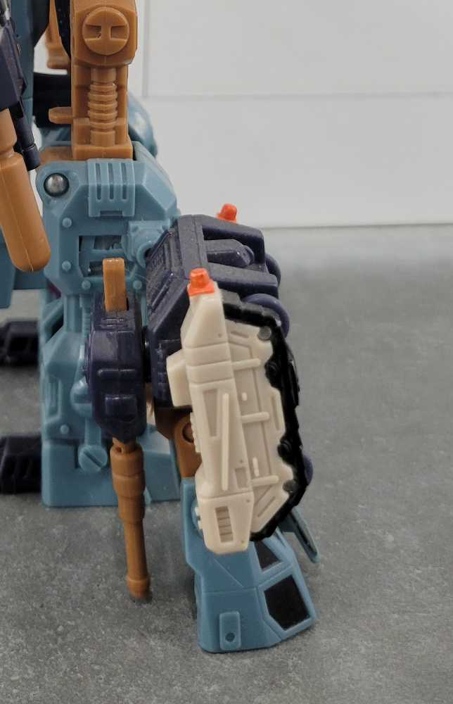 Crumplezone With Cyclonus (Robot Mode) - Hasbro (Armada) action figure collectible - Main Image 2