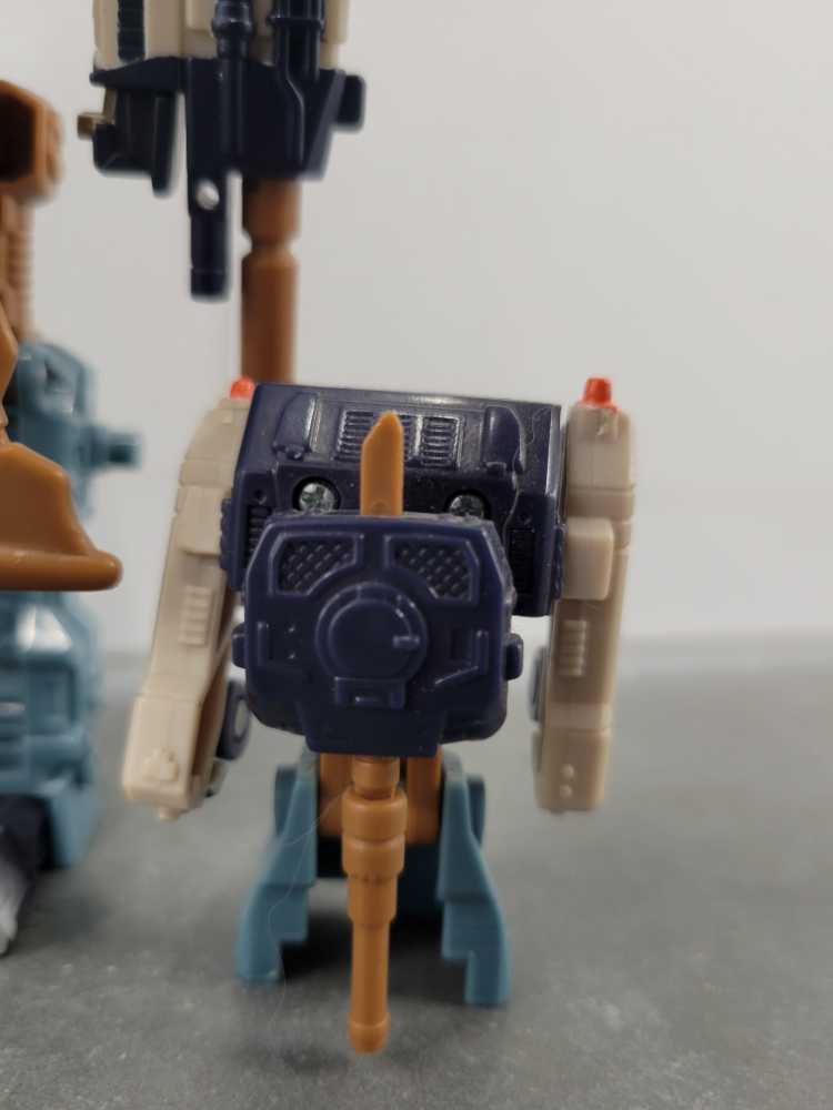 Crumplezone With Cyclonus (Robot Mode) - Hasbro (Armada) action figure collectible - Main Image 3