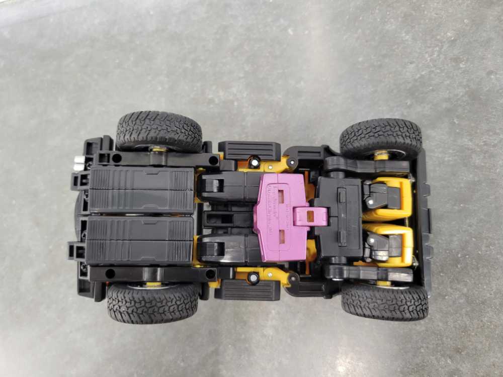 Swindle Vehicle Mode - Hasbro (Alternators) action figure collectible - Main Image 4