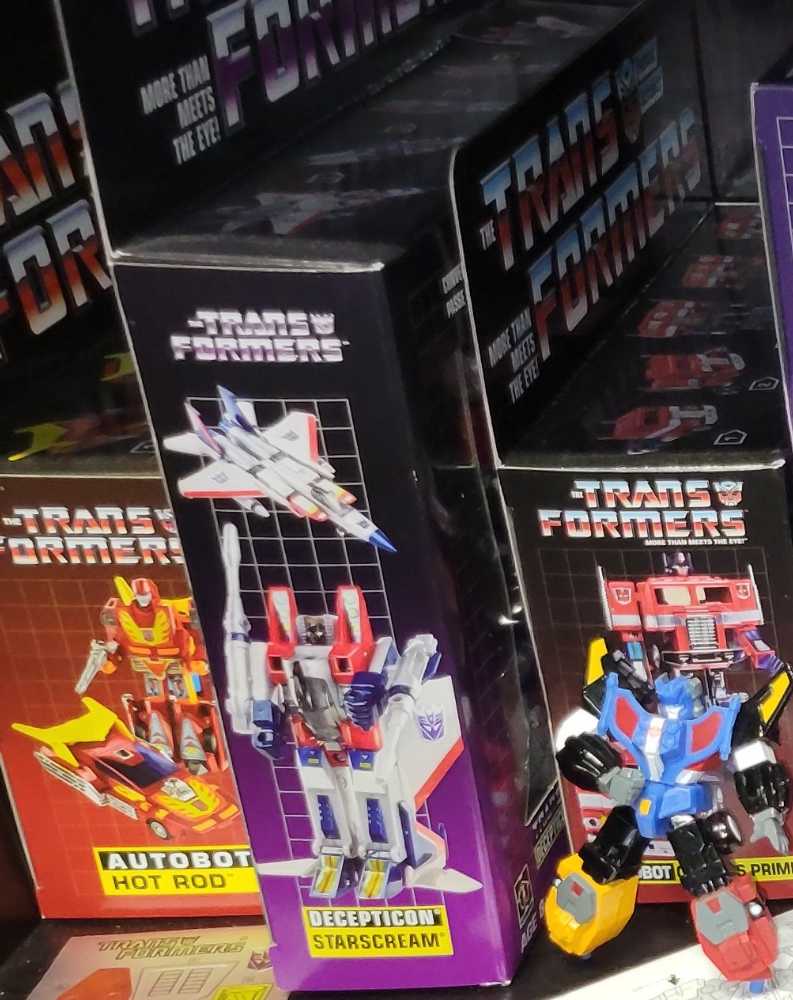 Starscream Wal-Mart  - Hasbro (Reissue) action figure collectible - Main Image 2