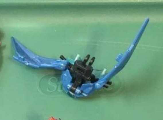Arcee 3rd Missing Wheel And Gun - Hasbro (Prime) action figure collectible - Main Image 2