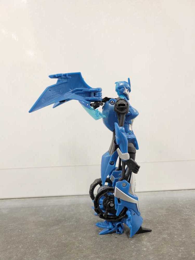 Arcee 3rd Missing Wheel And Gun - Hasbro (Prime) action figure collectible - Main Image 3