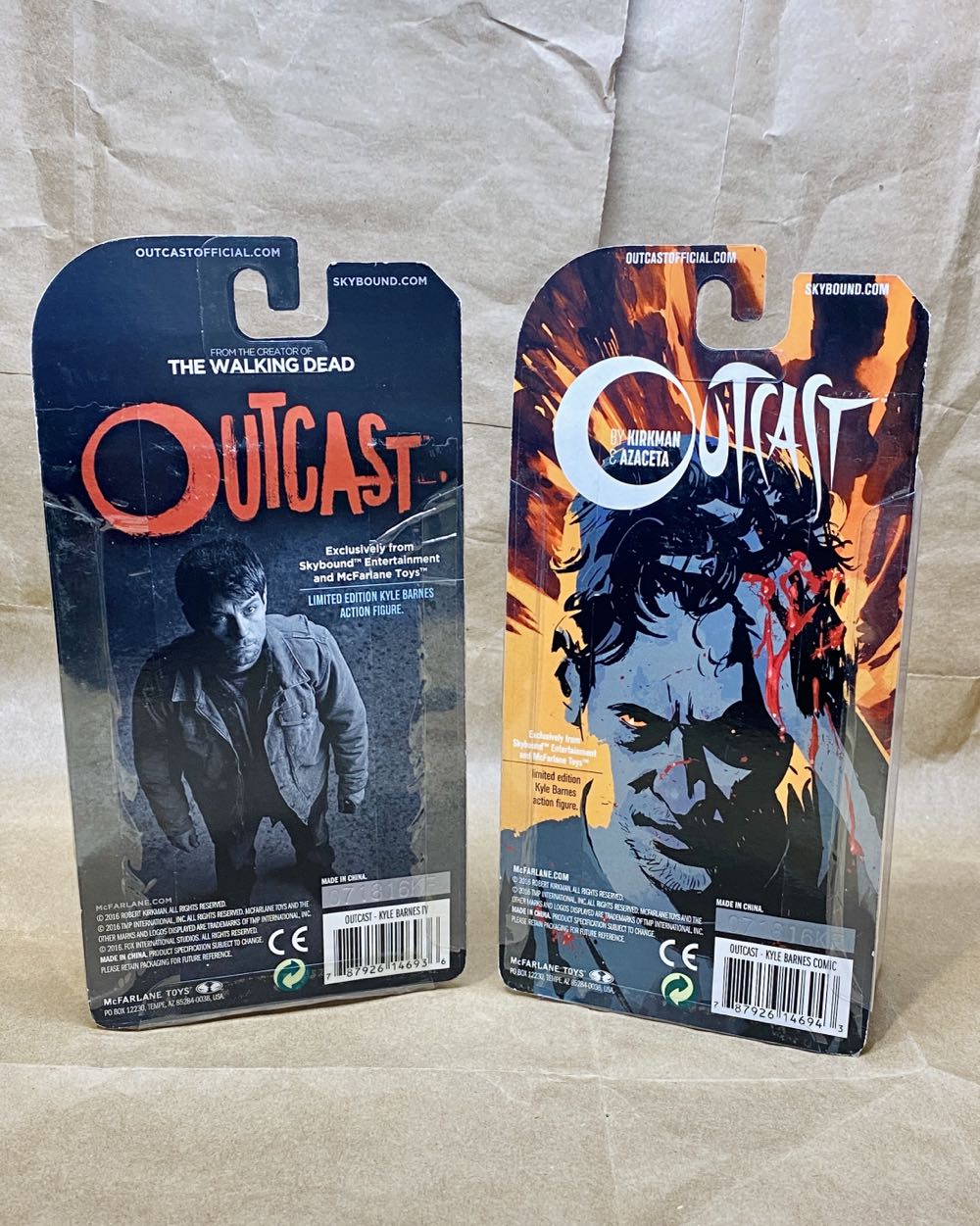 Outcast - Kyle Barnes Comic (Skybound Exclusive) - McFarlane Toys (Outcast) action figure collectible [Barcode 787926146943] - Main Image 2