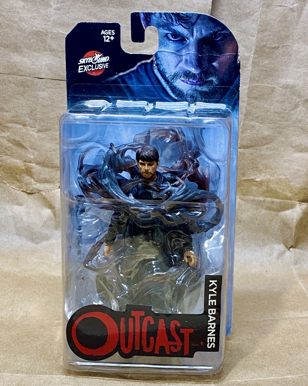 Outcast - Kyle Barnes Comic (Skybound Exclusive) - McFarlane Toys (Outcast) action figure collectible [Barcode 787926146943] - Main Image 4