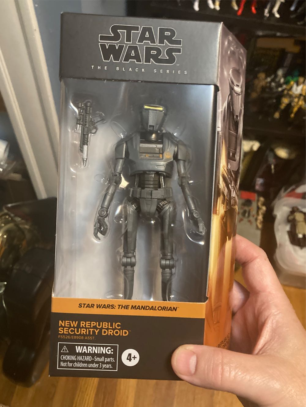 New Republic Security Droid - Hasbro (Star Wars: The Mandalorian) action figure collectible [Barcode 5010994110574] - Main Image 4