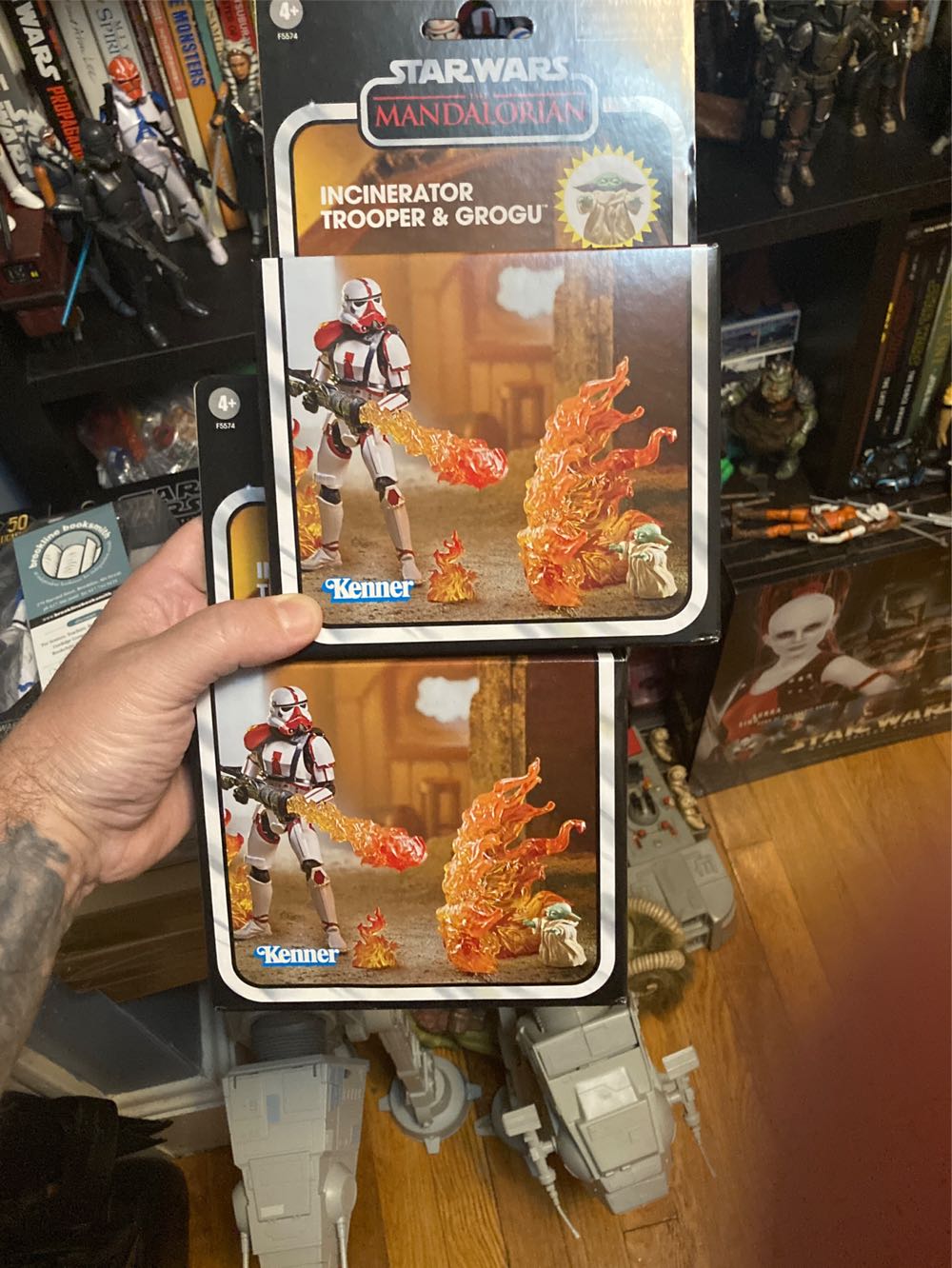 Incinerator Trooper & Grogu - Kenner / Hasbro (Star Wars The Vintage Collection DELUXE) action figure collectible [Barcode 5010993970001] - Main Image 4