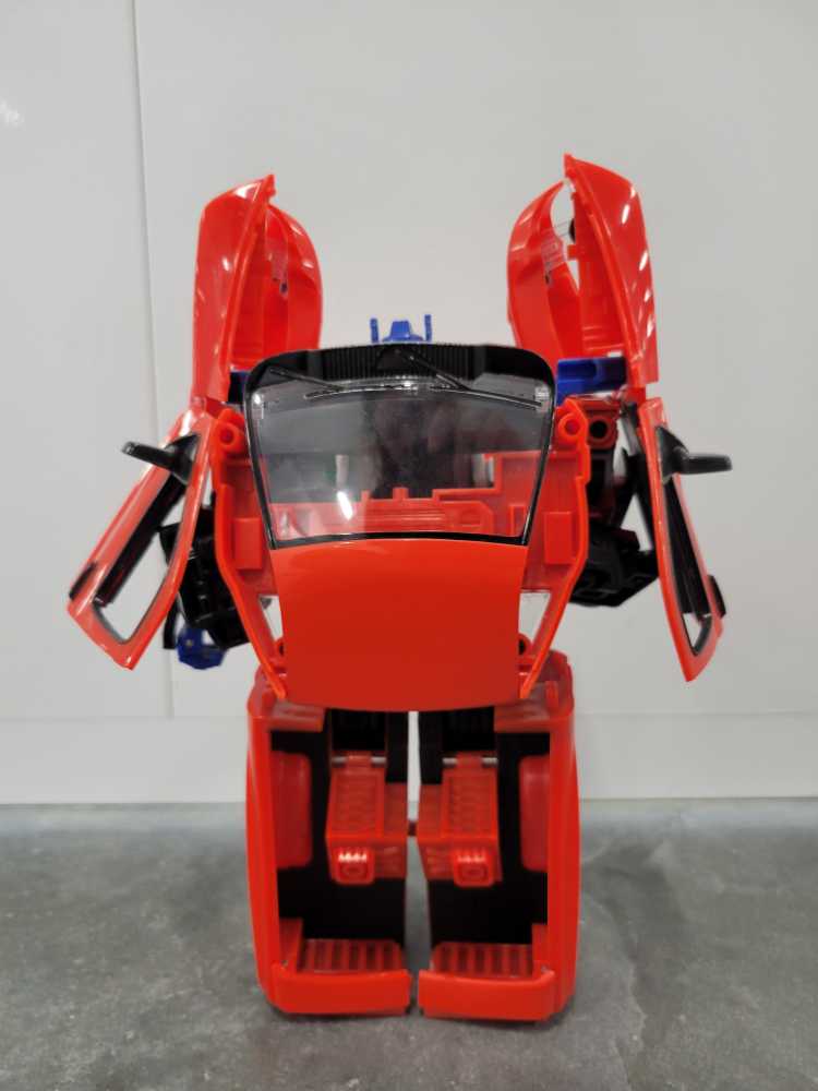 Optimus Prime 3rd Robot Mode - Hasbro (Alternators) action figure collectible - Main Image 4