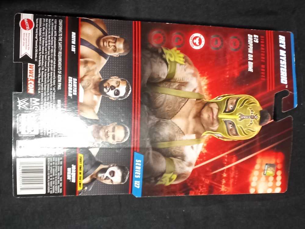 Rey Mysterio - Mattel (Elite Basic 127) action figure collectible [Barcode 194735020935] - Main Image 2