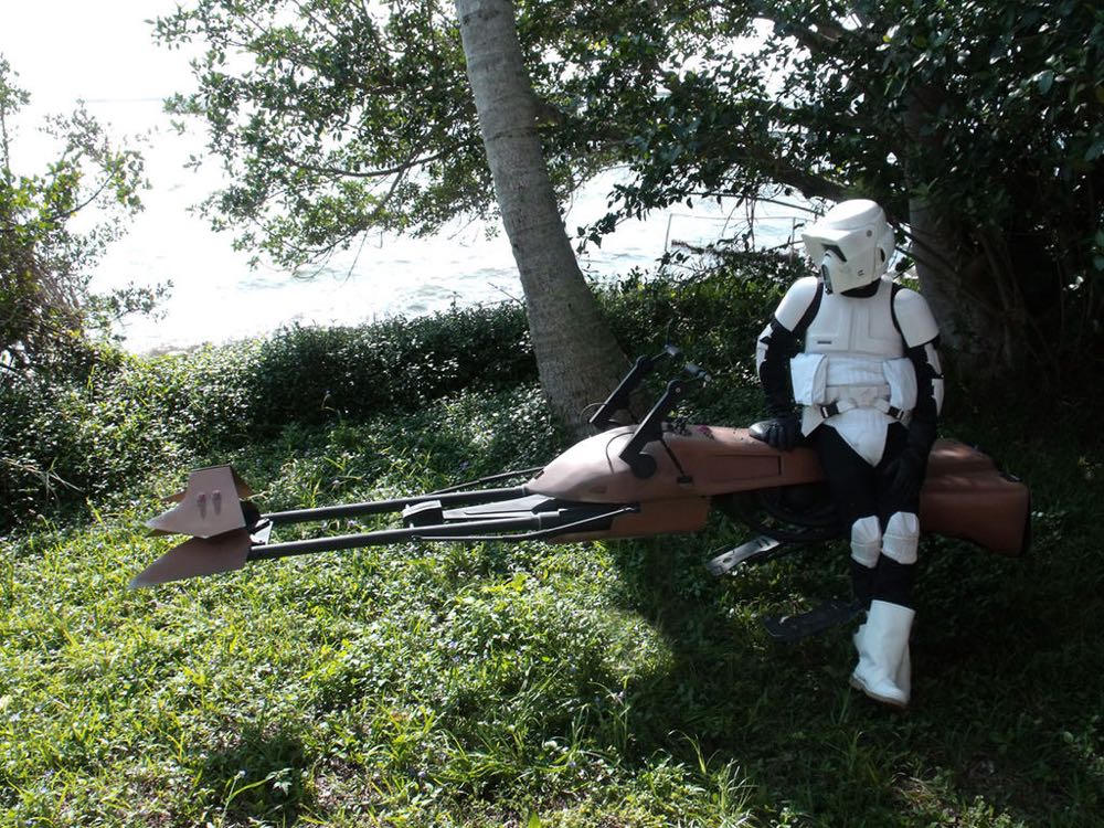 Speeder Bike With Scout Trooper - Hasbro (Star Wars Legacy Collection) action figure collectible [Barcode 653569487210] - Main Image 2