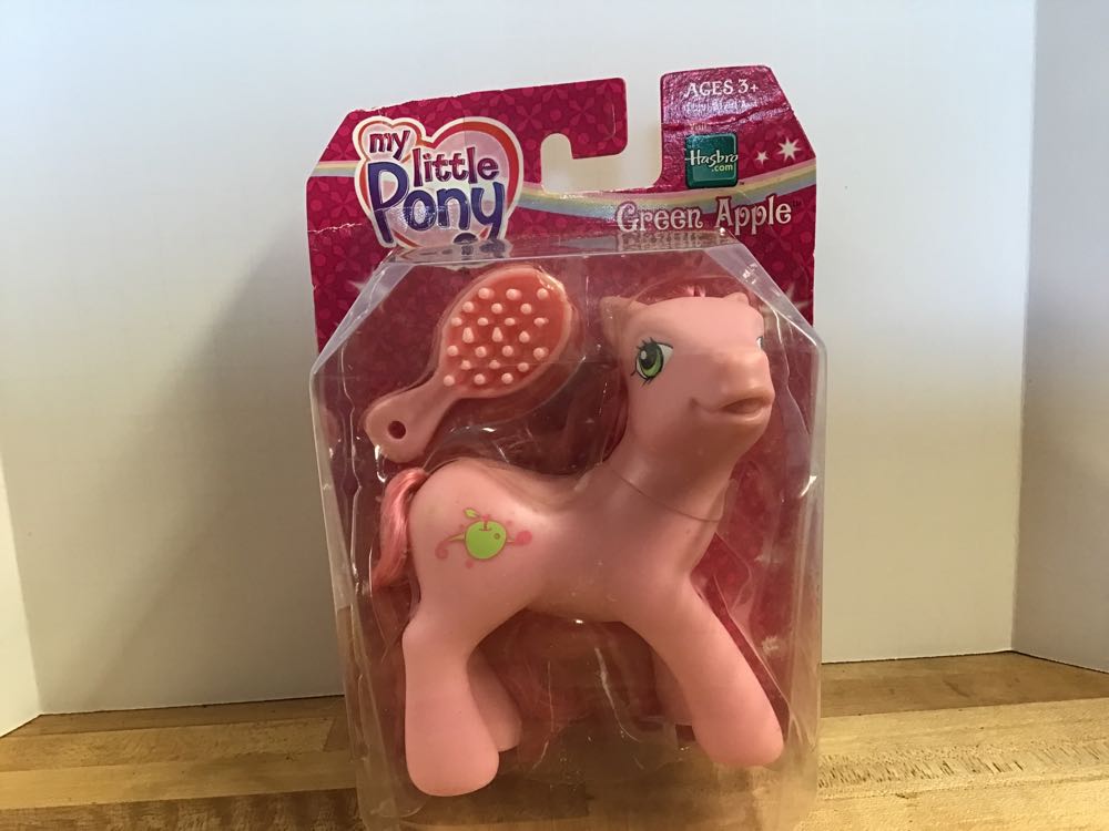 UNO Premium 50th Anniversary Edition Matching Card Game Featuring Commemorative Coin & 112 Cards Game Night Kids & Collectors Gift Ages 7 Years & Older.