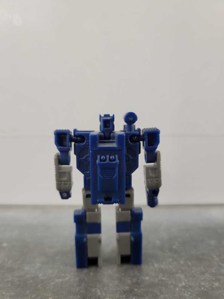 Soundwave With Ravage 3rd (Robot Mode) - Takara (World’s Smallest Transformers WST) action figure collectible - Main Image 3
