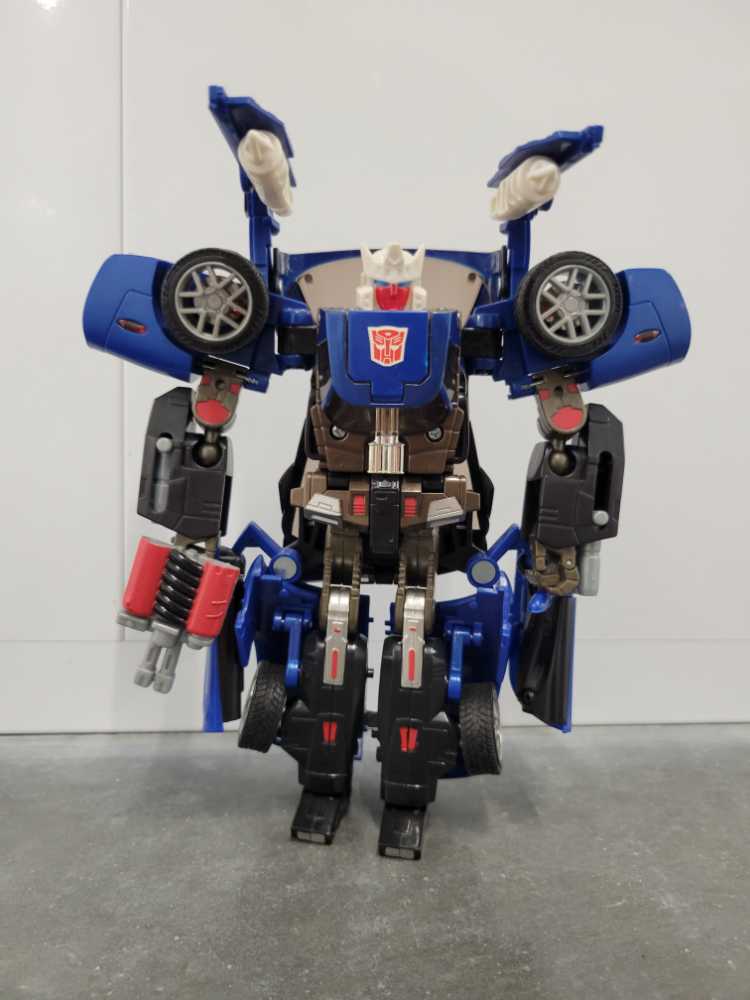 Tracks 3rd Robot Mode - Hasbro (Alternators) action figure collectible - Main Image 2