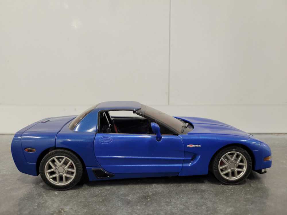 Tracks 4th Vehicle Mode - Hasbro (Alternators) action figure collectible - Main Image 3