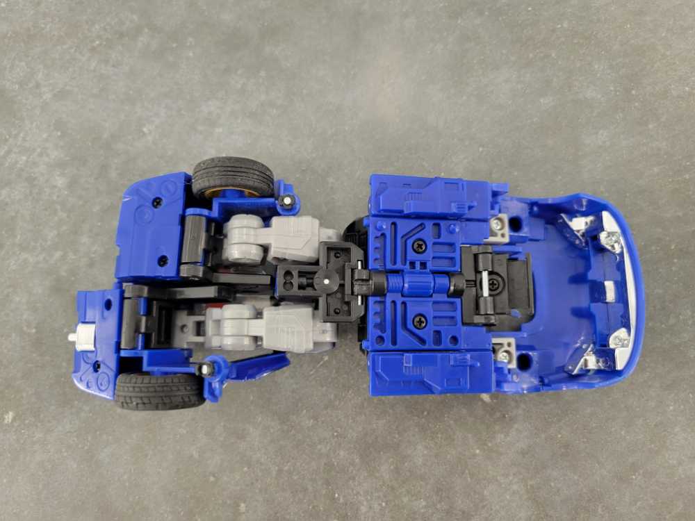 Smokescreen 5th Vehicle Mode Missing Parts Project - Hasbro (Alternators) action figure collectible - Main Image 4