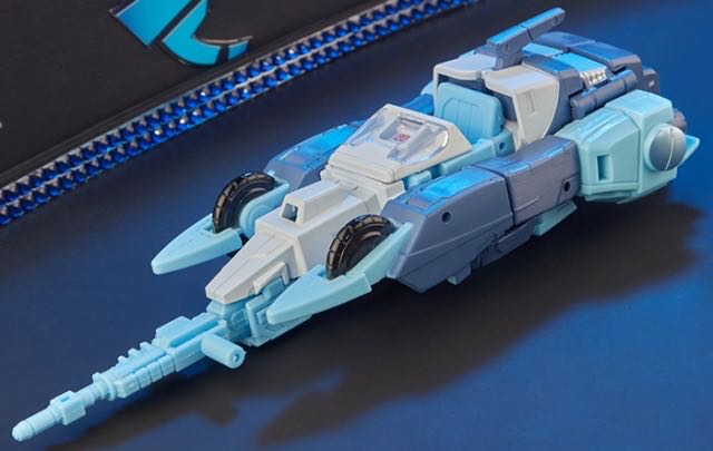 Blurr - Hasbro / Takara Tomy (Legacy: Velocitron Speedia 500 Collection) action figure collectible [Barcode 5010994115418] - Main Image 3