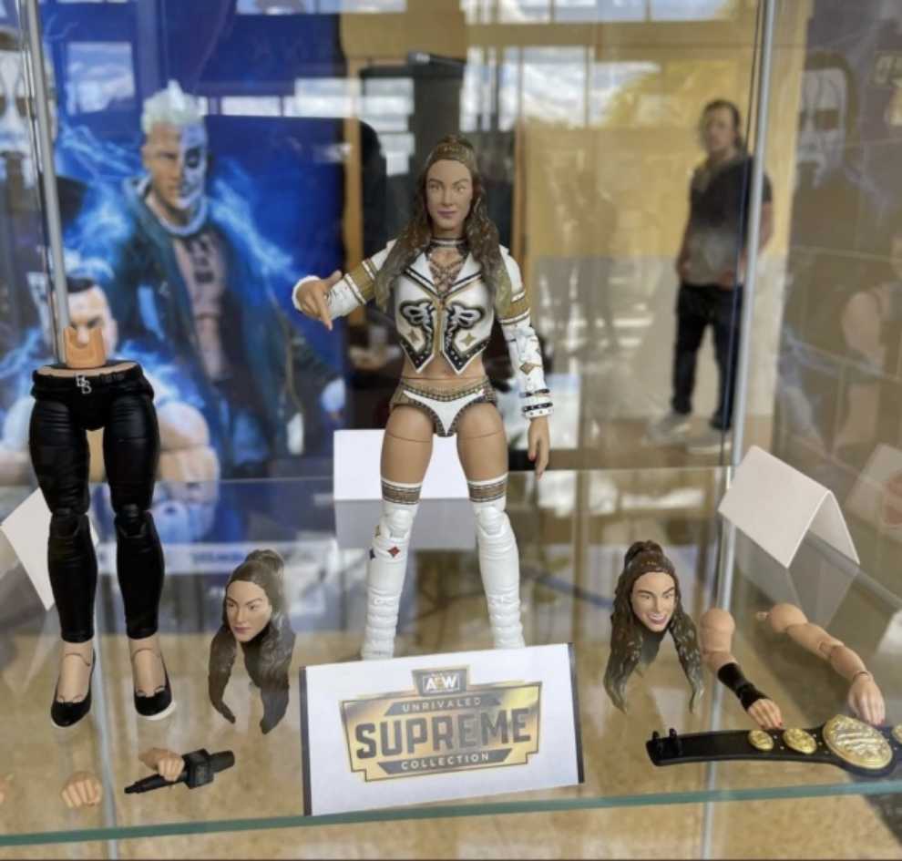 Britt Baker Supreme Series 1 #2 - Jazwares LLC (AEW Unrivaled Supreme) action figure collectible [Barcode 191726457374] - Main Image 4