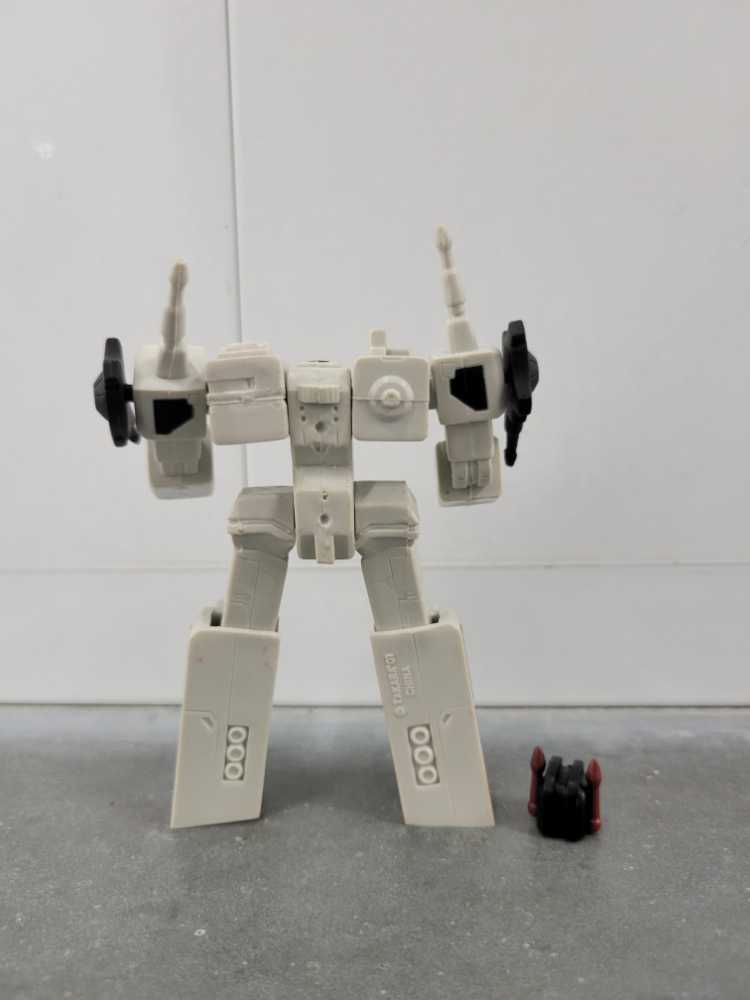 Metroplex 2nd - Takara (Heroes Of Cybertron SCF) action figure collectible - Main Image 3