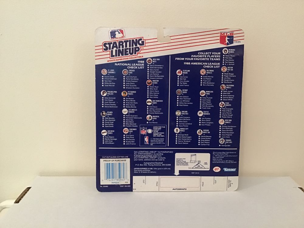 Cal Ripken, Jr. - Kenner action figure collectible - Main Image 2