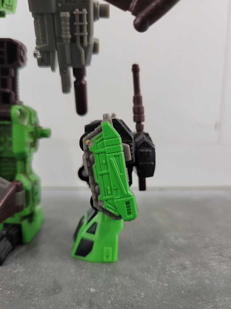 Crumplezone With Cyclonus Powerlinx  - Hasbro (Armada) action figure collectible - Main Image 4