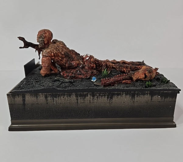 The Walking Dead AMC: Memorabilia: Season 5 Asphalt Walker Limited Edition Blu-ray - McFarlane Toys (post-apocalyptic survival horror movie theme) action figure collectible [Barcode 013132635446] - Main Image 4