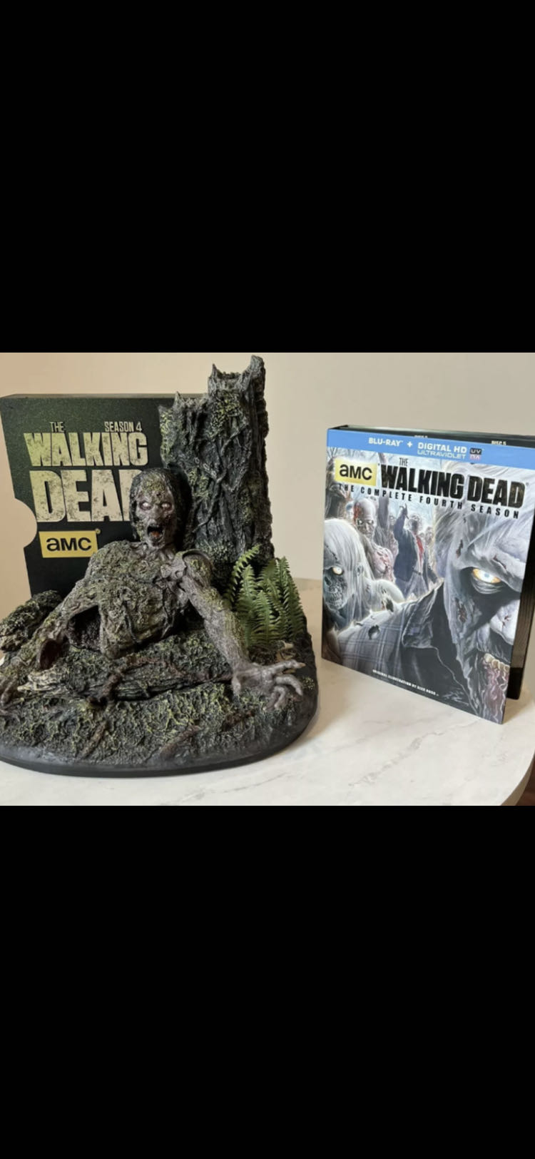The Walking Dead: Season 4 Limited Edition Blu-ray - McFarlane (The Walking Dead) action figure collectible - Main Image 2