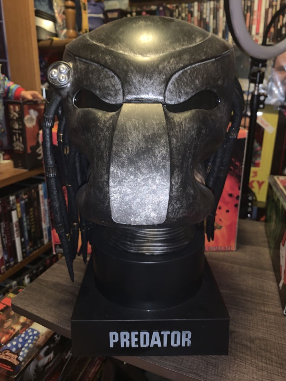 The Predator (Blu-ray, 3-D, DVD) Ultimate Hunting Trophy Head & MaskUltimate - 20’th Century Fox action figure collectible - Main Image 3